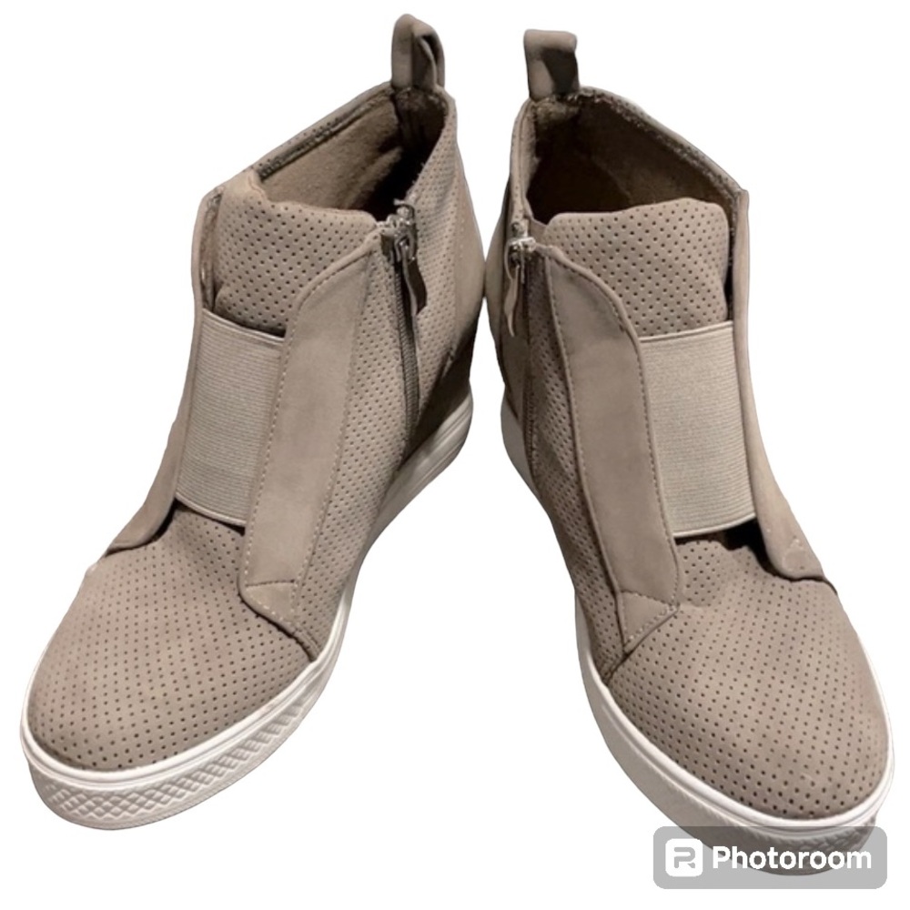 CCOCCI Zoey Wedge Shoes w Box